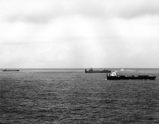 These pictures show only a small part of the convoy. In two of the pictures you will see several more ships way off in the backg