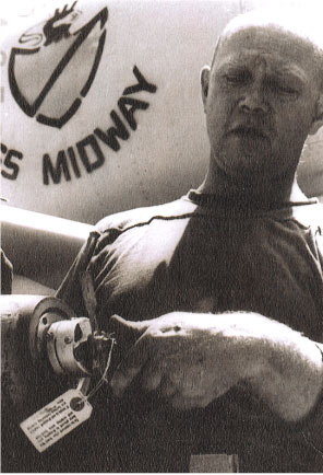 John Pennell arming a bomb 22May65
