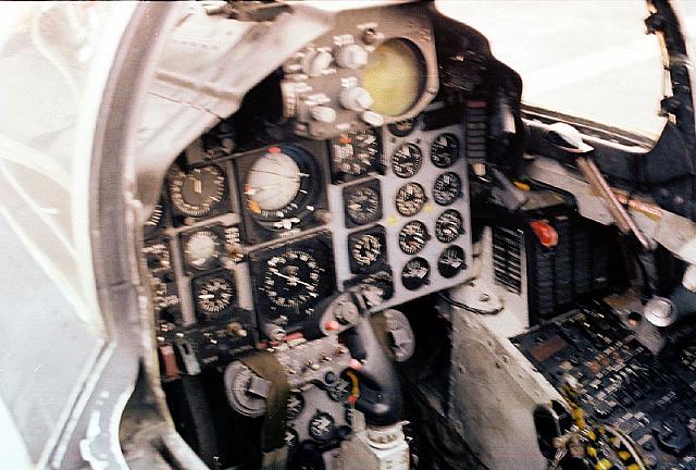 F_4_Cockpit_2