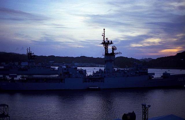 ships in yokosuka04_1.jpg