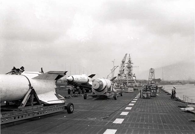 Several_V_2_s_on_deck