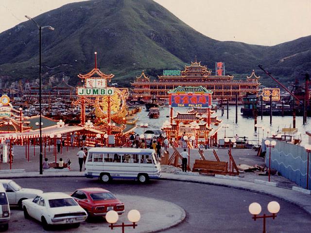 Hong_Kong_floating_restaura