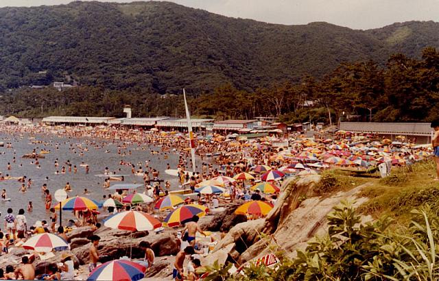 A_day_at_the_beach_Haiyama