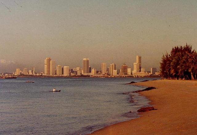 Crashed_the_beach_in_Singapore