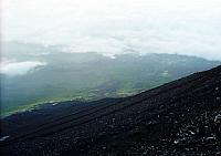 Looking_down_on_Japan_from